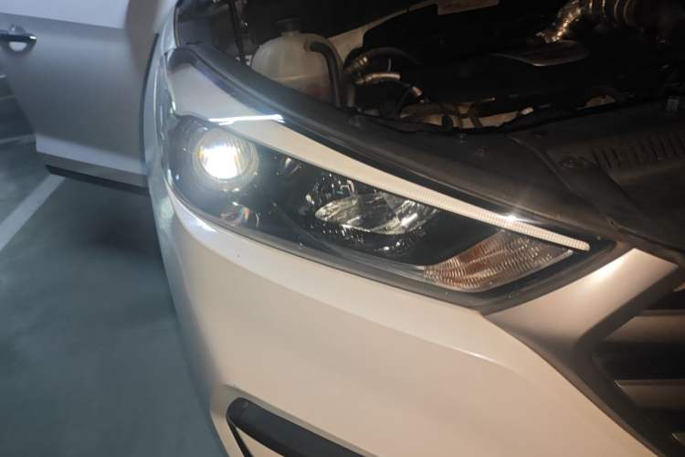 Used Hyundai Tucson 2015 1.6T Dual-Clutch Two-Wheel-Drive Smart Model Right Front Headlight
