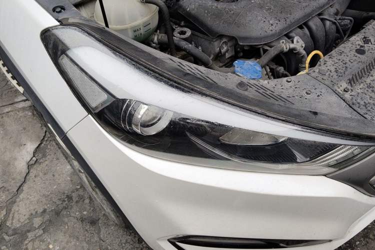 Used Hyundai Tucson 2015 2.0L Automatic Two-Wheel Drive Smart Version Right Front Headlight
