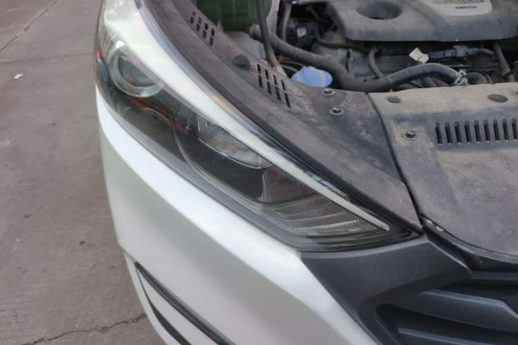 Used Hyundai Tucson 2015 1.6T Dual-Clutch Two-Wheel-Drive Smart Model Right Front Headlight