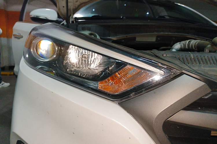Used Hyundai Tucson 2015 1.6T Dual-Clutch Two-Wheel-Drive Smart Model Right Front Headlight