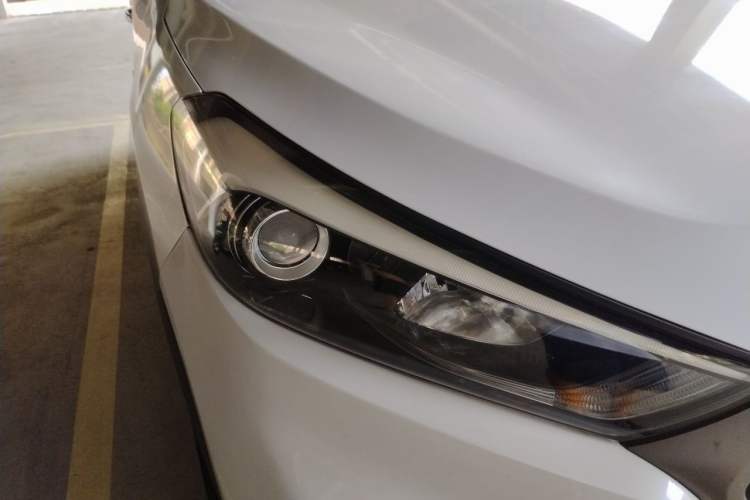 Used Hyundai Tucson 2015 1.6T Dual-Clutch Two-Wheel-Drive Smart Model Right Front Headlight
