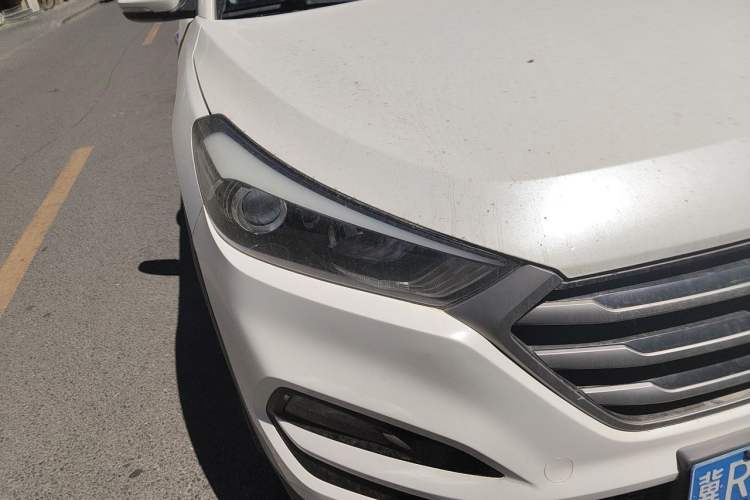 Used Hyundai Tucson 2015 2.0L Automatic Two-Wheel Drive Smart Version Right Front Headlight