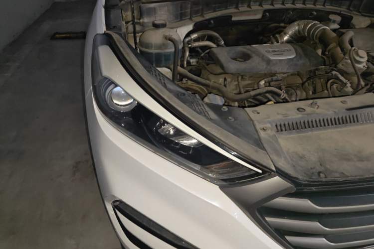 Used Hyundai Tucson 2015 1.6T Dual-Clutch Two-Wheel-Drive Smart Model Right Front Headlight