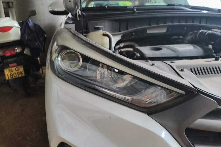 Used Hyundai Tucson 2015 1.6T Dual-Clutch Two-Wheel-Drive Smart Model Right Front Headlight