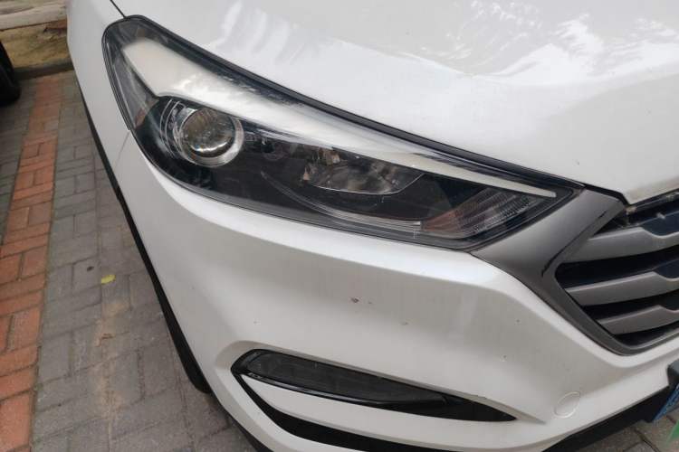 Used Hyundai Tucson 2015 1.6T Dual-Clutch Two-Wheel-Drive Smart Model Right Front Headlight