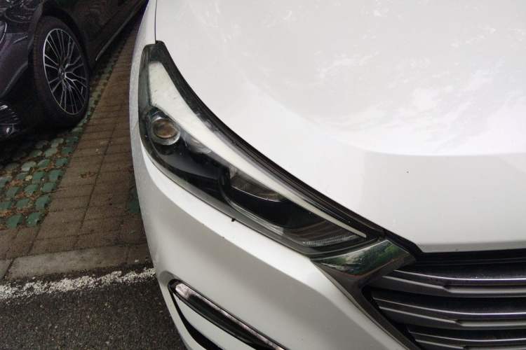 Used Hyundai Tucson 2015 1.6T Dual-Clutch Four-Wheel Drive Flagship Model Right Front Headlight