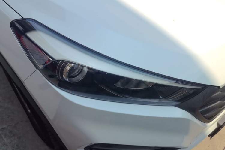 Used Hyundai Tucson 2015 1.6T Dual-Clutch Two-Wheel-Drive Smart Model Right Front Headlight