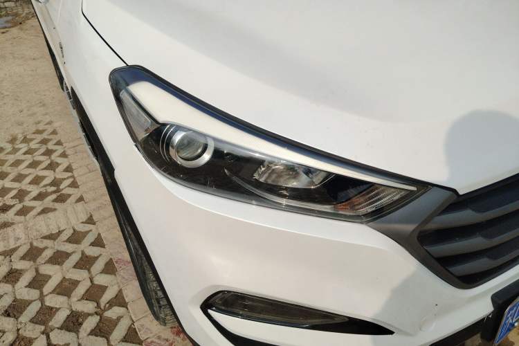 Used Hyundai Tucson 2015 1.6T Dual-Clutch Two-Wheel-Drive Smart Model Right Front Headlight