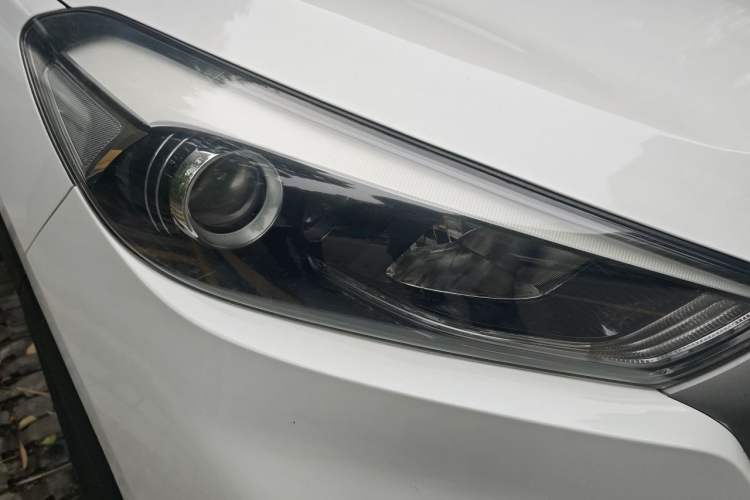 Used Hyundai Tucson 2015 1.6T Dual-Clutch Two-Wheel-Drive Smart Model Right Front Headlight