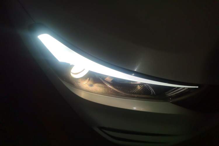 Used Hyundai Tucson 2015 1.6T Dual-Clutch Two-Wheel-Drive Smart Model Right Front Headlight