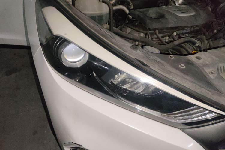 Used Hyundai Tucson 2015 1.6T Dual-Clutch Two-Wheel-Drive Smart Model Right Front Headlight