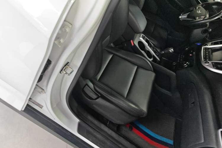 Used Hyundai Tucson 2015 1.6T Dual-Clutch Two-Wheel-Drive Smart Model Right Front Seat