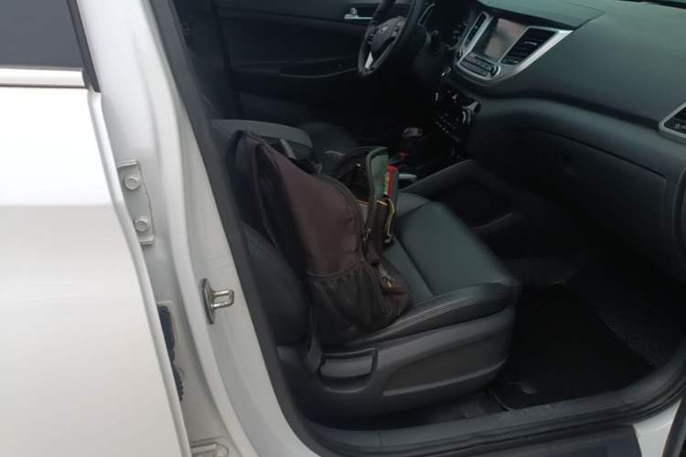 Used Hyundai Tucson 2015 1.6T Dual-Clutch Two-Wheel-Drive Smart Model Right Front Seat