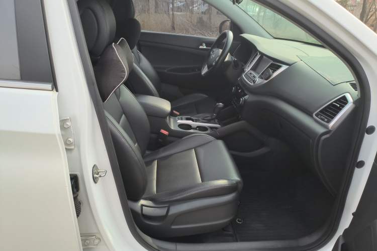Used Hyundai Tucson 2015 1.6T Dual-Clutch Two-Wheel-Drive Leading Model Right Front Seat