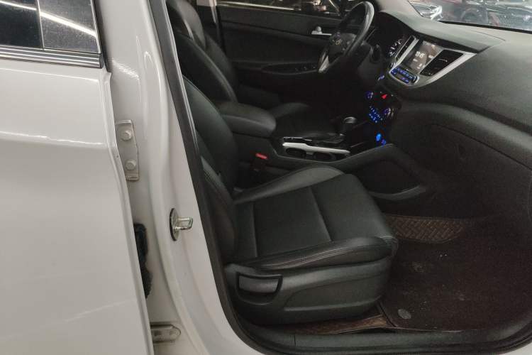 Used Hyundai Tucson 2015 1.6T Dual-Clutch Two-Wheel-Drive Smart Model Right Front Seat