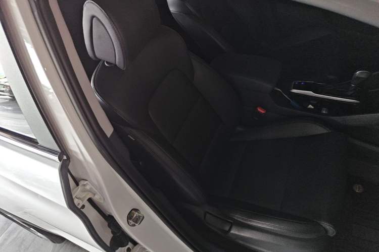 Used Hyundai Tucson 2015 1.6T Dual-Clutch Two-Wheel-Drive Smart Model Right Front Seat