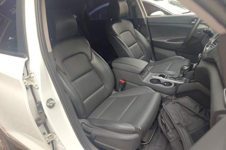 Used Hyundai Tucson 2015 1.6T Dual-Clutch Two-Wheel-Drive Smart Model Right Front Seat