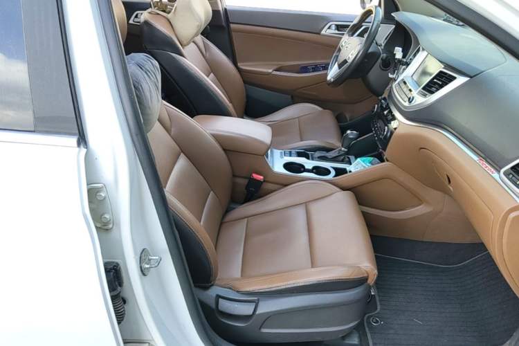 Used Hyundai Tucson 2015 1.6T Dual-Clutch Two-Wheel-Drive Smart Model Right Front Seat