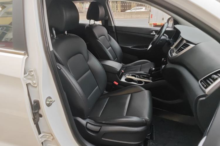 Used Hyundai Tucson 2015 1.6T Dual-Clutch Two-Wheel-Drive Smart Model Right Front Seat