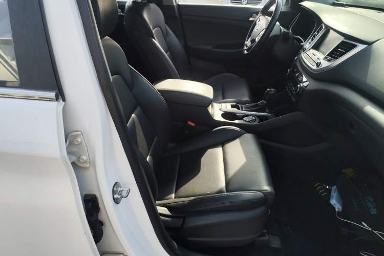 Used Hyundai Tucson 2015 1.6T Dual-Clutch Two-Wheel-Drive Smart Model Right Front Seat