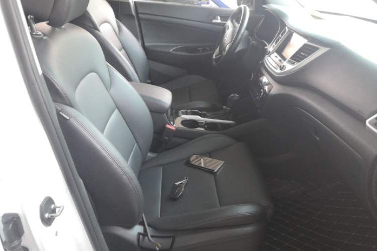 Used Hyundai Tucson 2015 1.6T Dual-Clutch Two-Wheel-Drive Smart Model Right Front Seat