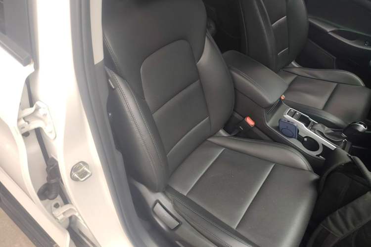 Used Hyundai Tucson 2015 1.6T Dual-Clutch Two-Wheel-Drive Smart Model Right Front Seat
