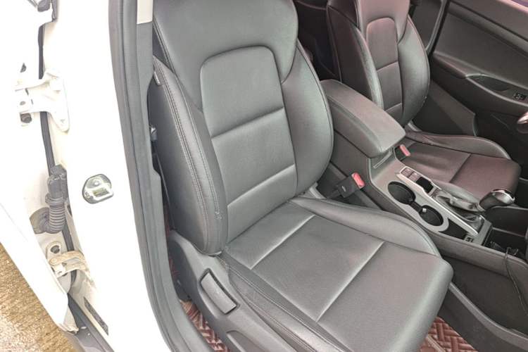 Used Hyundai Tucson 2015 1.6T Dual-Clutch Two-Wheel-Drive Smart Model Right Front Seat