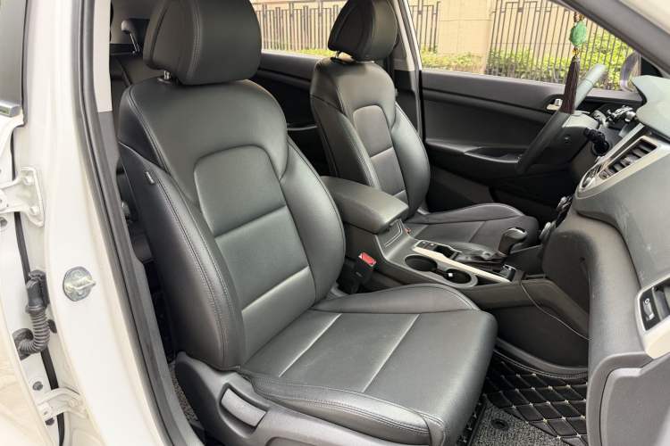 Used Hyundai Tucson 2015 1.6T Dual-Clutch Two-Wheel-Drive Smart Model Right Front Seat