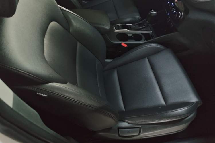Used Hyundai Tucson 2015 2.0L Automatic Two-Wheel Drive Smart Version Right Front Seat