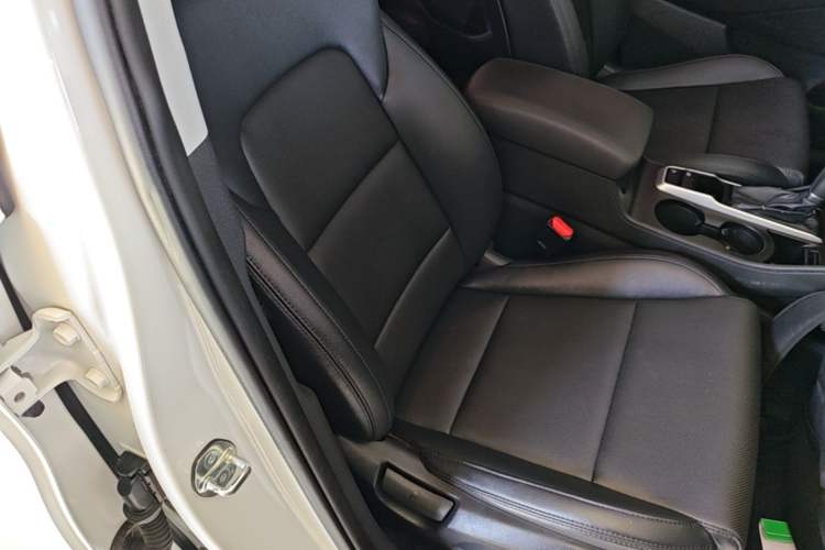 Used Hyundai Tucson 2015 1.6T Dual-Clutch Two-Wheel-Drive Smart Model Right Front Seat