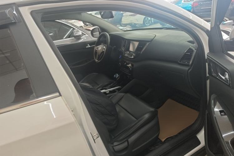 Used Hyundai Tucson 2015 1.6T Dual-Clutch Two-Wheel-Drive Leading Model Right Front Seat