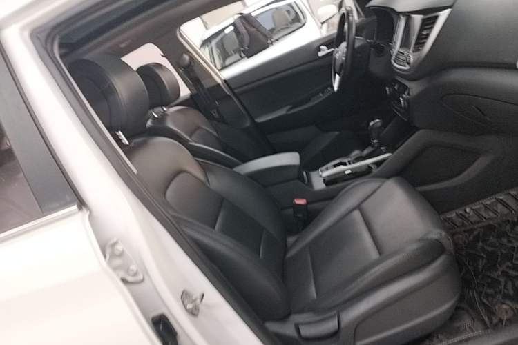 Used Hyundai Tucson 2015 1.6T Dual-Clutch Two-Wheel-Drive Smart Model Right Front Seat