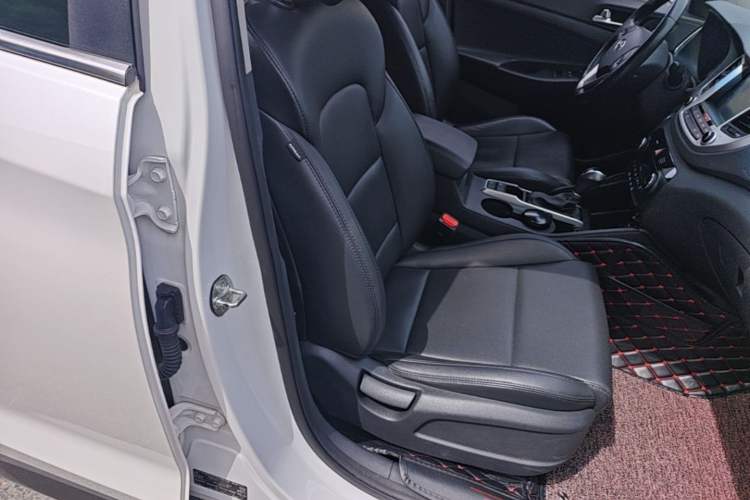 Used Hyundai Tucson 2015 1.6T Dual-Clutch Two-Wheel-Drive Smart Model Right Front Seat