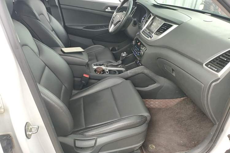Used Hyundai Tucson 2015 1.6T Dual-Clutch Two-Wheel-Drive Smart Model Right Front Seat