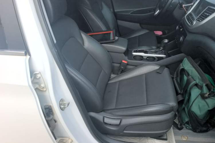 Used Hyundai Tucson 2015 1.6T Dual-Clutch Two-Wheel-Drive Smart Model Right Front Seat