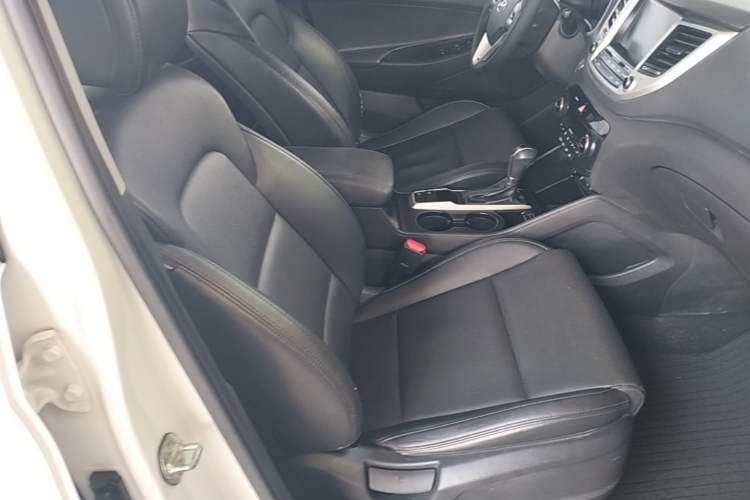 Used Hyundai Tucson 2015 1.6T Dual-Clutch Two-Wheel-Drive Smart Model Right Front Seat