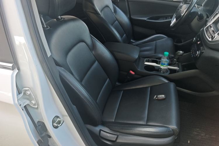 Used Hyundai Tucson 2015 1.6T Dual-Clutch Two-Wheel-Drive Smart Model Right Front Seat