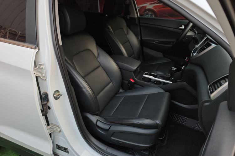 Used Hyundai Tucson 2015 1.6T Dual-Clutch Two-Wheel-Drive Smart Model Right Front Seat