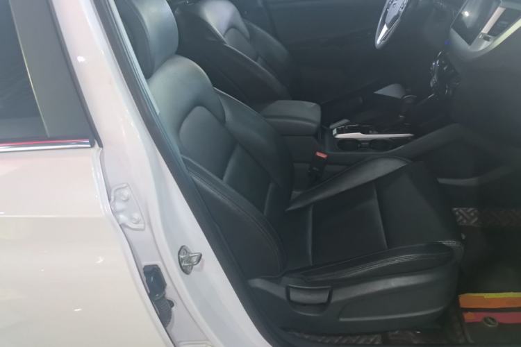 Used Hyundai Tucson 2015 1.6T Dual-Clutch Two-Wheel-Drive Smart Model Right Front Seat