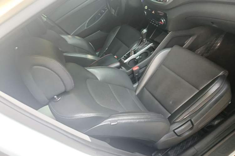 Used Hyundai Tucson 2015 1.6T Dual-Clutch Two-Wheel-Drive Smart Model Right Front Seat