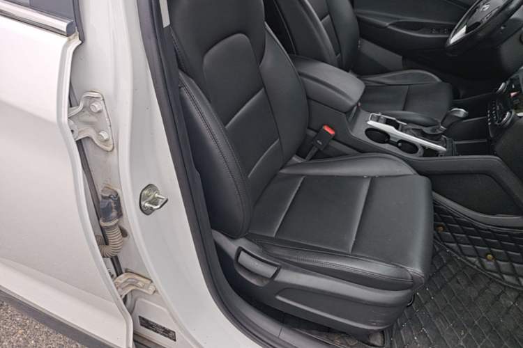 Used Hyundai Tucson 2015 1.6T Dual-Clutch Two-Wheel-Drive Smart Model Right Front Seat