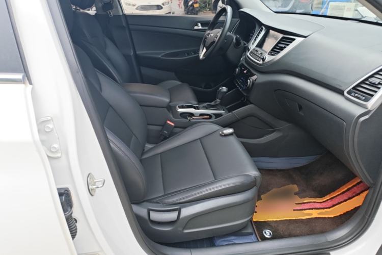 Used Hyundai Tucson 2015 1.6T Dual-Clutch Two-Wheel-Drive Smart Model Right Front Seat