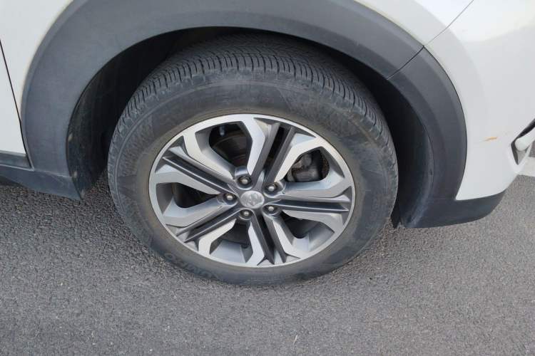 Used Hyundai Tucson 2015 1.6T Dual-Clutch Two-Wheel-Drive Leading Model Right Front Wheel Hub