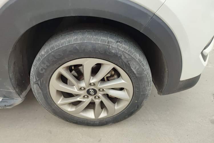 Used Hyundai Tucson 2015 1.6T Dual-Clutch Two-Wheel-Drive Smart Model Right Front Wheel Hub