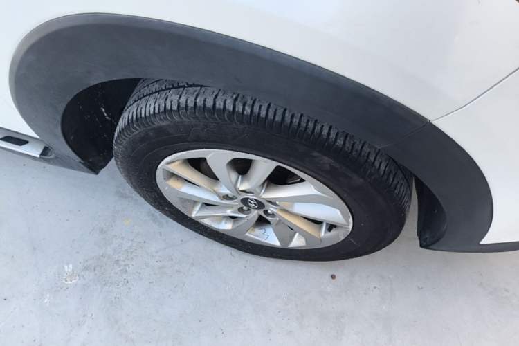Used Hyundai Tucson 2015 1.6T Dual-Clutch Two-Wheel-Drive Smart Model Right Front Wheel Hub