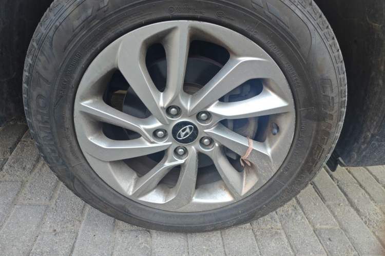 Used Hyundai Tucson 2015 1.6T Dual-Clutch Two-Wheel-Drive Smart Model Right Front Wheel Hub