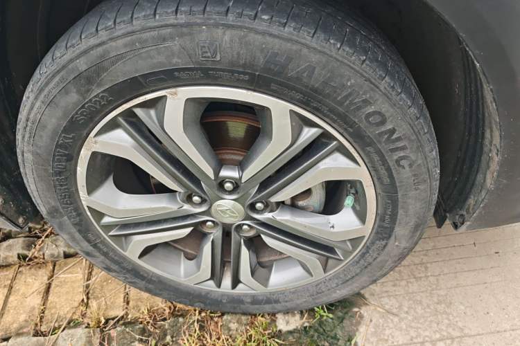 Used Hyundai Tucson 2015 1.6T Dual-Clutch Two-Wheel-Drive Leading Model Right Front Wheel Hub