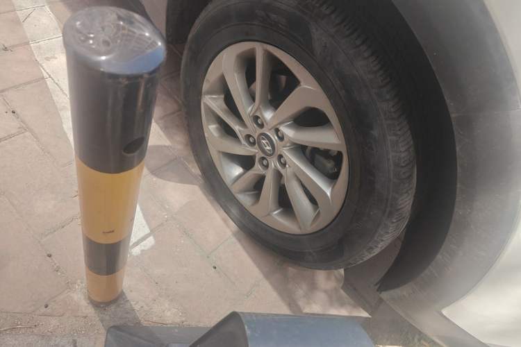 Used Hyundai Tucson 2015 1.6T Dual-Clutch Two-Wheel-Drive Smart Model Right Front Wheel Hub