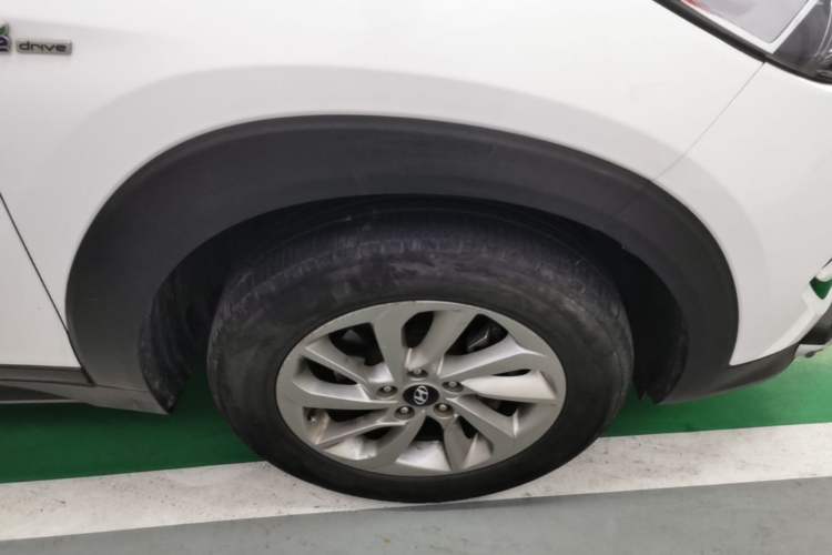 Used Hyundai Tucson 2015 1.6T Dual-Clutch Two-Wheel-Drive Smart Model Right Front Wheel Hub