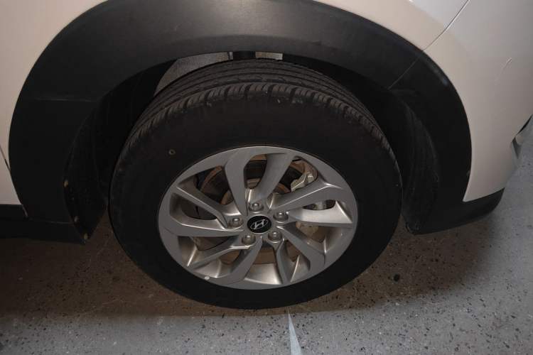 Used Hyundai Tucson 2015 1.6T Dual-Clutch Two-Wheel-Drive Smart Model Right Front Wheel Hub
